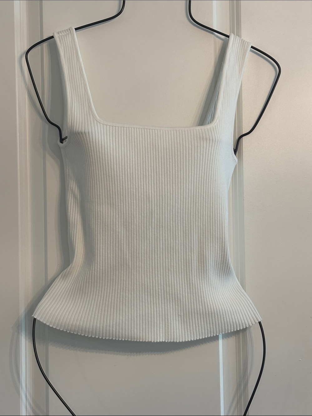 Vince Women’s White Ribbed Stretchy Square Neck Tank. Medium